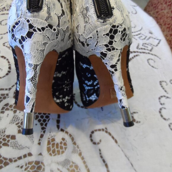 New Givenchy Black Leather w/White Lace Overlay Lace Up Heeled AnkleBoots Size 8 - Picture 12 of 16